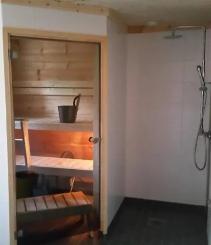 Hallahaukka Шале *